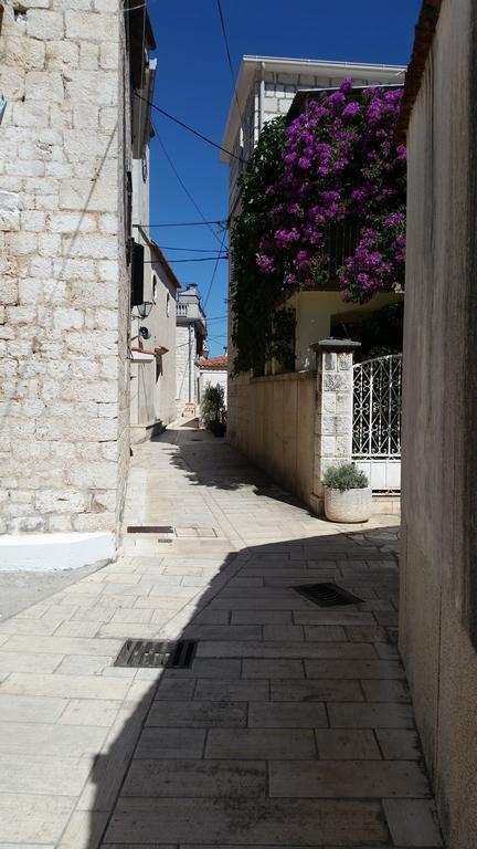 Apartment Petrovic Trogir Exterior photo